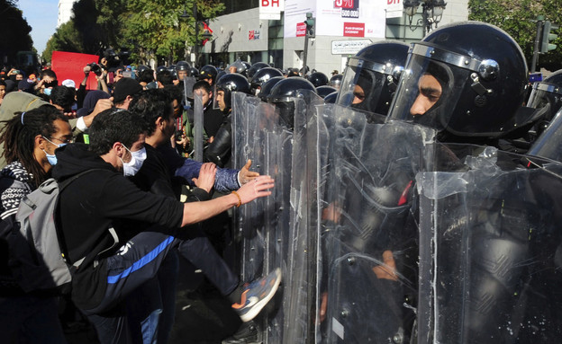 הפגנות בתוניסיה (צילום: AP)