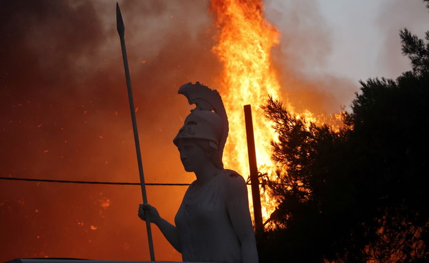 גל שרפות ביוון (צילום: reuters)