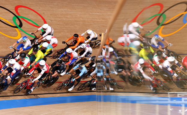 רוכבי האופניים בפעולה במהלך המירוץ האולימפי (צילום: reuters)