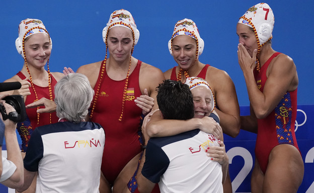  נשות הנבחרת הספרדית של פולו מים נשים חוגגות (צילום: ap)