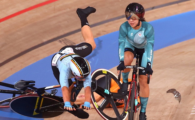 רוכבי אופניים מקבוצת בלגיה והולנד בגמר נשים  (צילום: רויטרס)