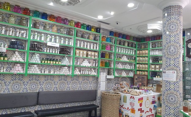חנות הקסמים הבריאותית במרוקו (צילום: שמעון איפרגן)
