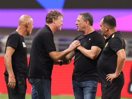 קלינגר. התלוצץ עם קומאן (דני מרון)