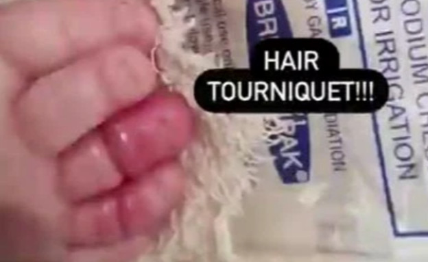 שערות מלופפות על אצבע של ילד (צילום:  tinyheartseducation, instagram)