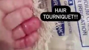שערות מלופפות על אצבע של ילד (צילום:  tinyheartseducation, instagram)