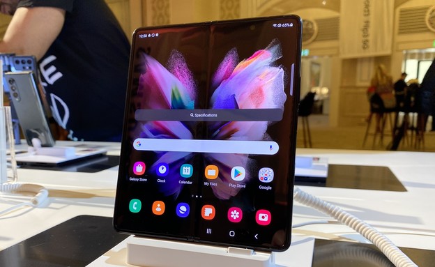 Galaxy Z Fold 3 (צילום: NEXTER)