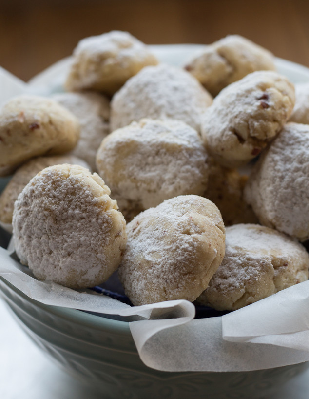 עוגיות אגוזים מושלגות - תקריב (צילום: קרן אגם, mako אוכל)