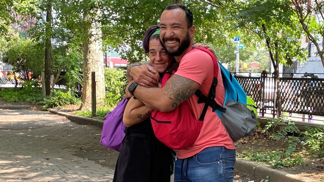 מחלקים תיקים להומלסים בניו יורק