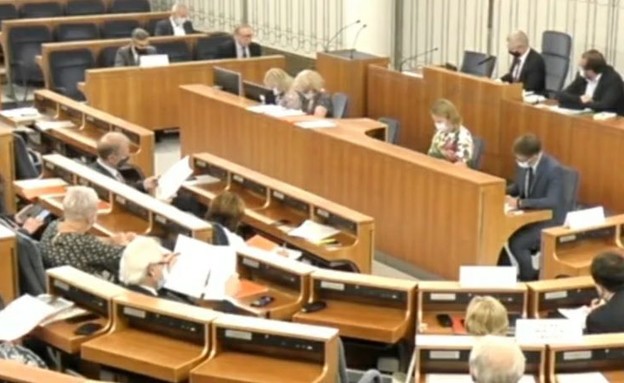 וורשה: השימוע בסנאט הפולני התחיל  (צילום: צילום מסך של שידורי הסנאט הפולני)