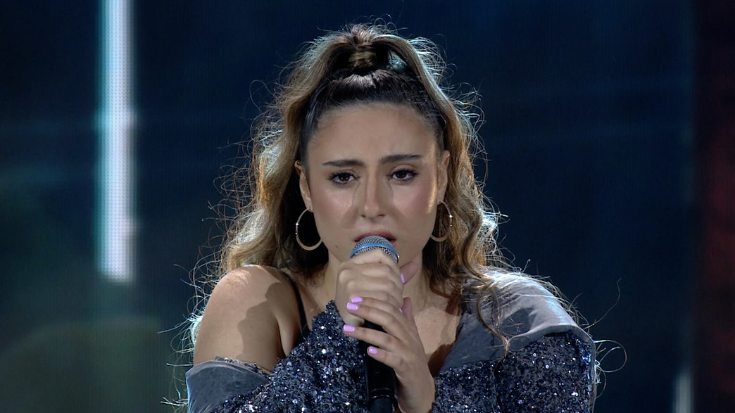 מירה סמנדוייב – "Hurt" מירה סמנדוייב – "Hurt"