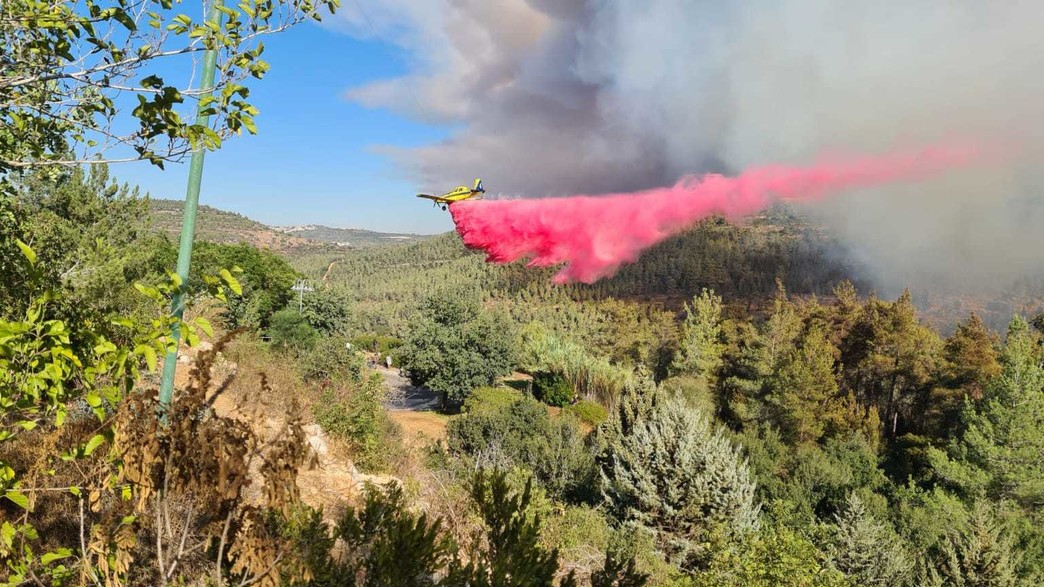 מטוסי כיבוי בהרי יהודה מטוסי כיבוי בהרי יהודה