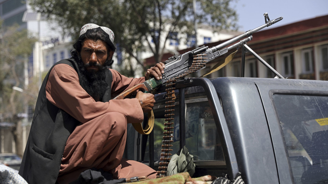 כוחות הטליבאן עם נשק אמריקאני בבירת אפגניסטן 