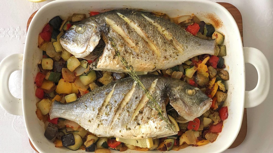 דניס אפוי עם אנטיפסטי