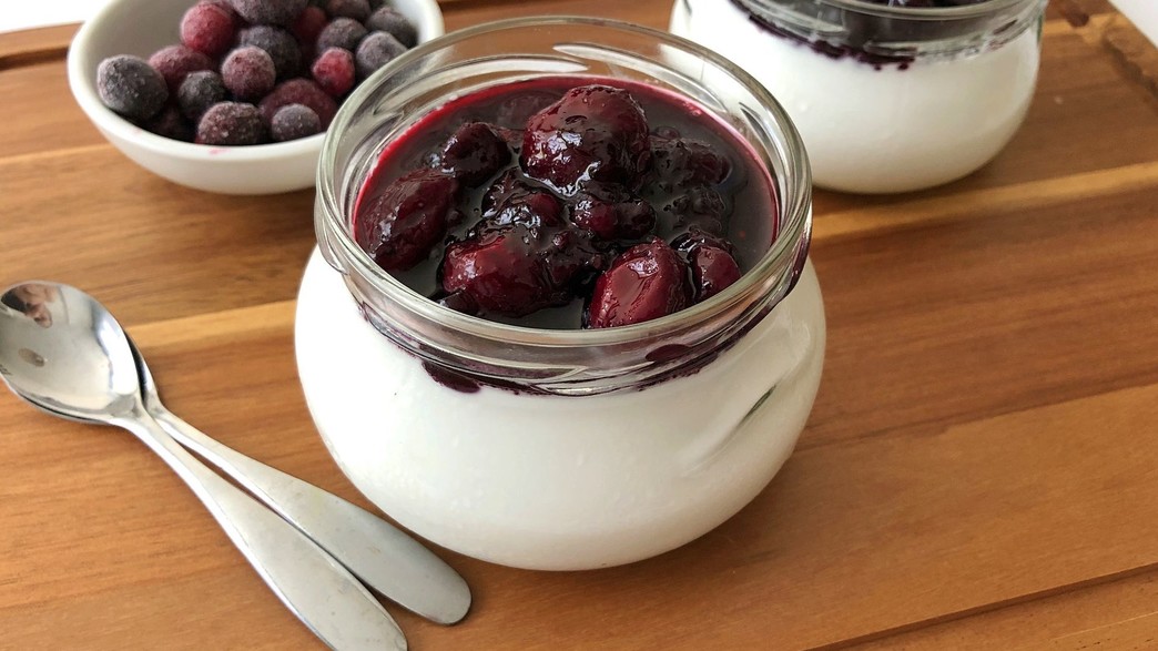 פנה קוטה קוקוס ברוטב פירות יער