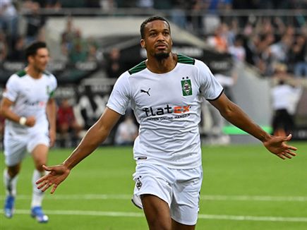 פלאה הימם את האלופה (GETTY)