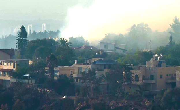 מאמצים לכיבוי שריפה סמוך ליישוב בהרי ירושלים (צילום: חדשות 12)