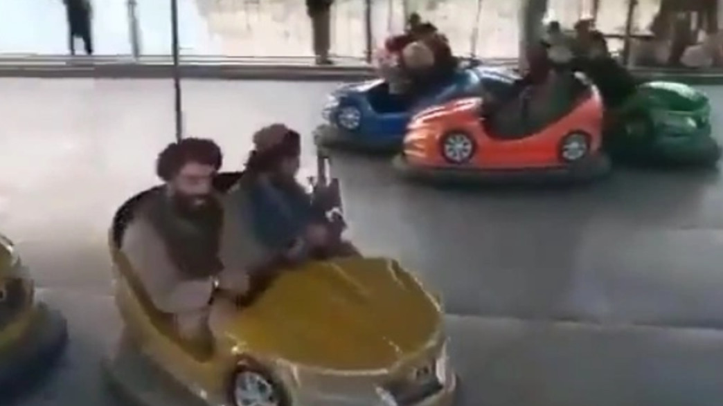 אנשי טאליבן בפארק שעשועים