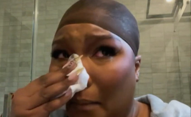 ליזו מגיבה בדמעות לביקורת על הקליפ החדש