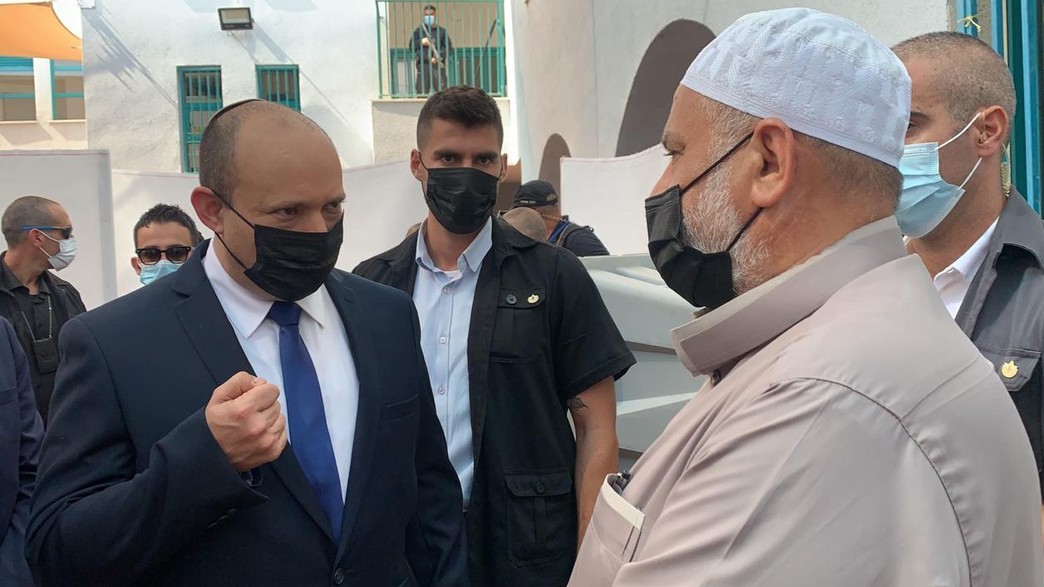 ראש הממשלה, נפתלי בנט בביקור בעיר טייבה במטרה לעודד התחסנות