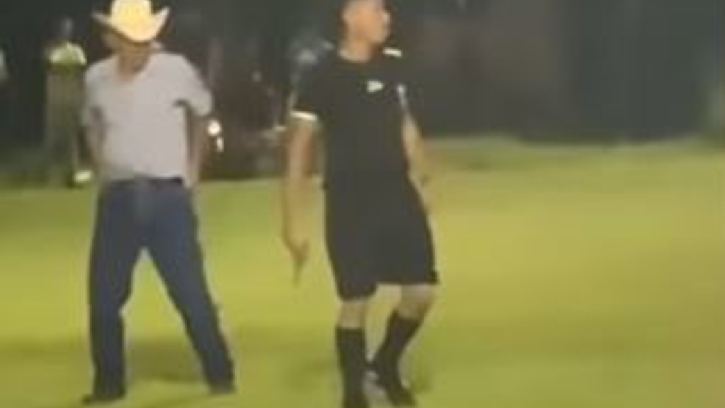 שופט שולך אקדח בהונדורס שופט שולך אקדח בהונדורס