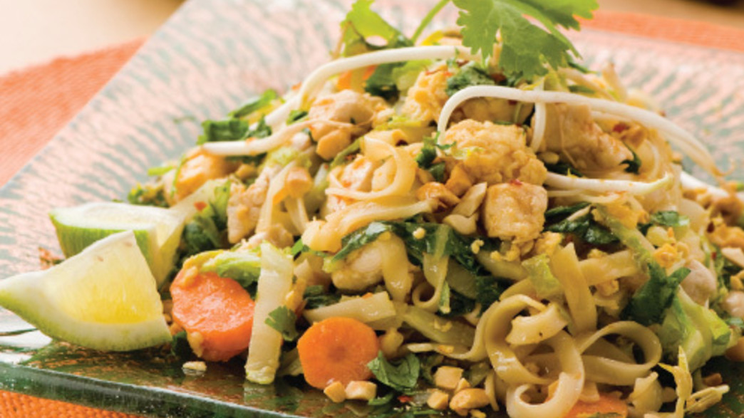 פאד-טאי עם עוף וירקות