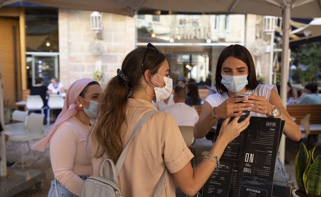 קורונה בישראל, התו הירוק (צילום: אוליבייה פיטוסי, פלאש/90 )