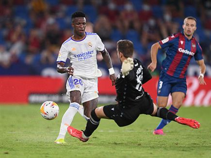 המהלך שזיכה את פרננדס בכרטיס אדום (getty)