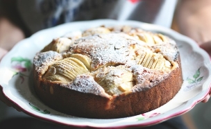 עוגת דבש תפוחים חגיגית (צילום: קרן אגם, mako אוכל)