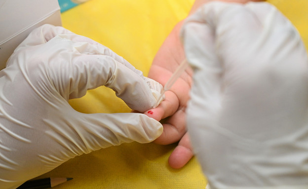 מתחם בדיקות סרולוגיות של נוגדנים בילדים בגילאי 3 עד 12 במרכז קצרין (צילום: מיכאל גלעדי, פלאש 90)