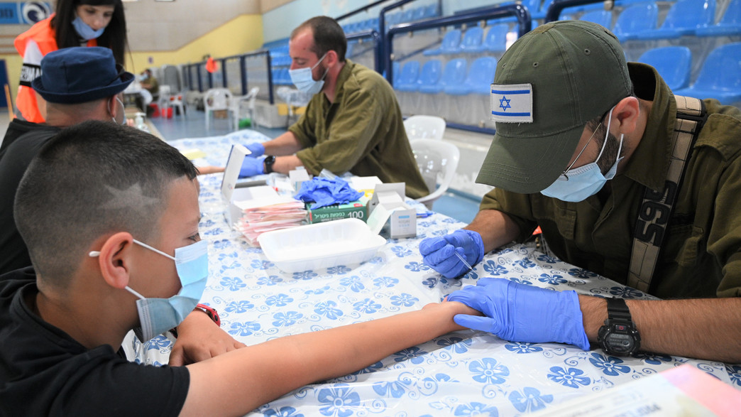 מתחם בדיקות סרולוגיות של נוגדנים בילדים בגילאי 3 עד 12 במרכז קצרין (צילום: מיכאל גלעדי, פלאש 90)