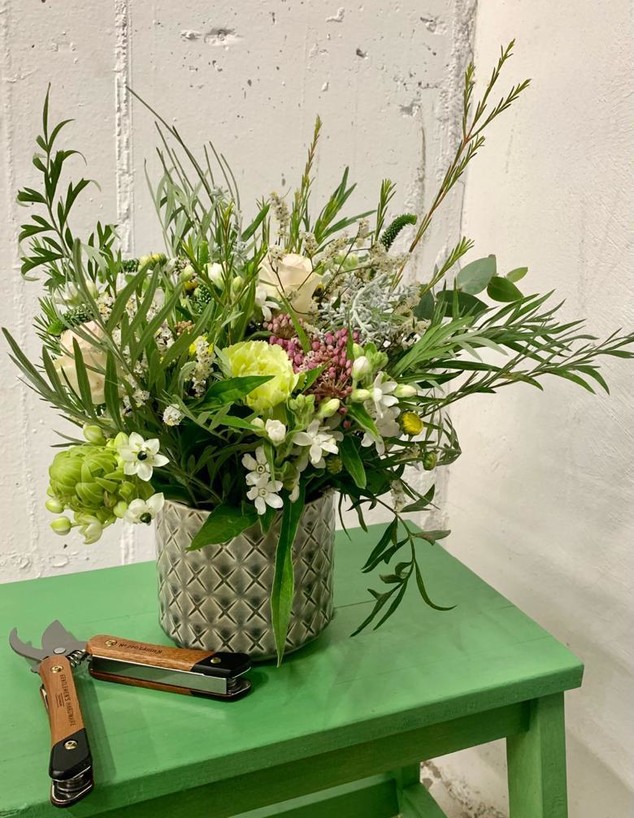 מתנות ראש השנה 2021, ג, סידור פרחים (צילום: חגית גולדברג)