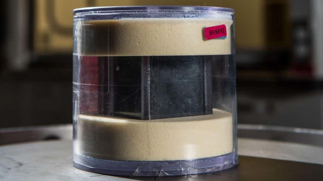 קופסת אורניות מסתורית שננמצאה בארה"ב קופסת אורניות מסתורית שננמצאה בארה"ב