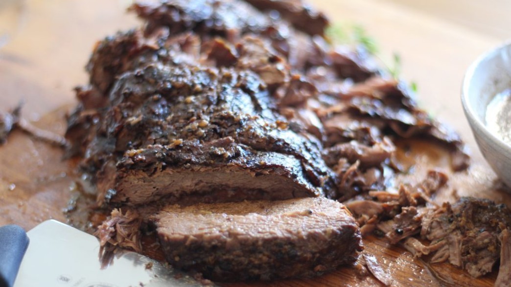 צלי כתף של חן במטבח