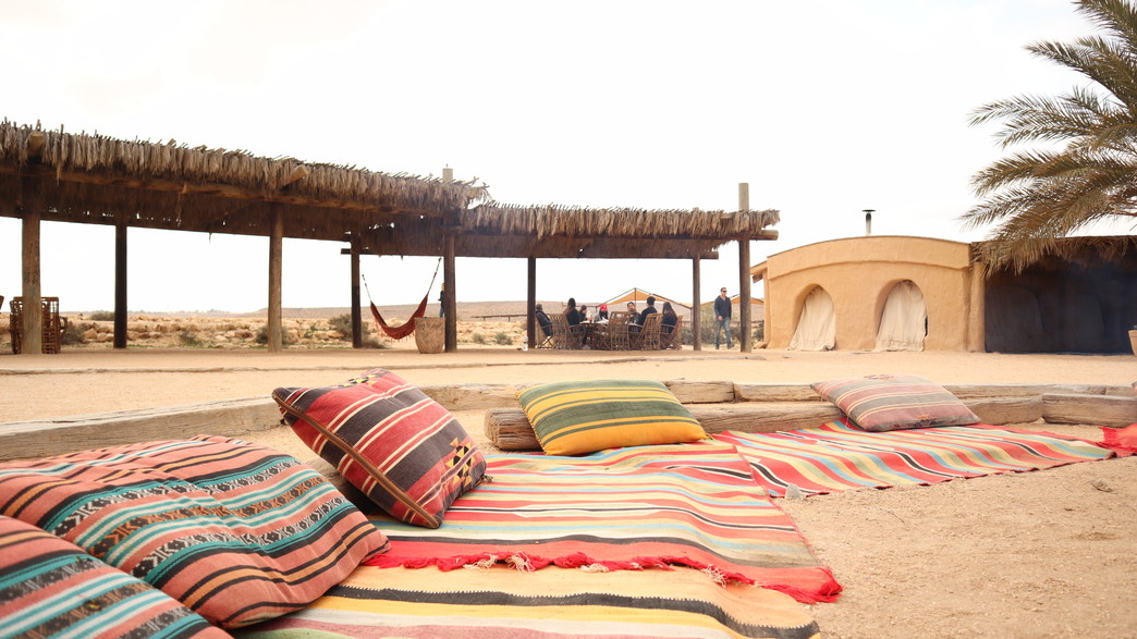 חאן בארותיים חאן בארותיים