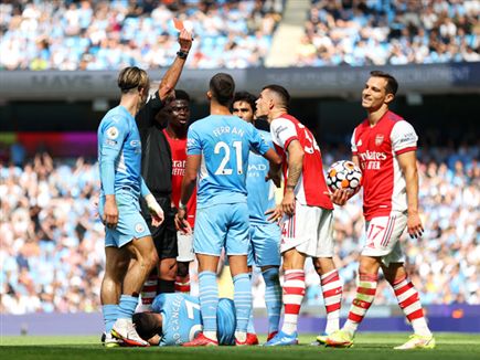 כשהיא בפיגור וב-10 שחקנים, ארסנל איבדה את הדרך לחלוטין (GETTY)