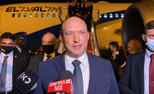 ראש הממשלה נפתלי בנט לפני ההמראה חזרה לישראל (צילום: n12)