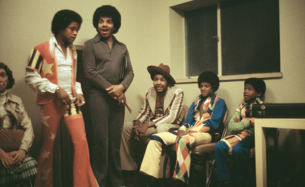 חמישיית ג'קסון מאחורי הקלעים ב-1973 (צילום: Photo by Michael Ochs Archives/Getty Images)