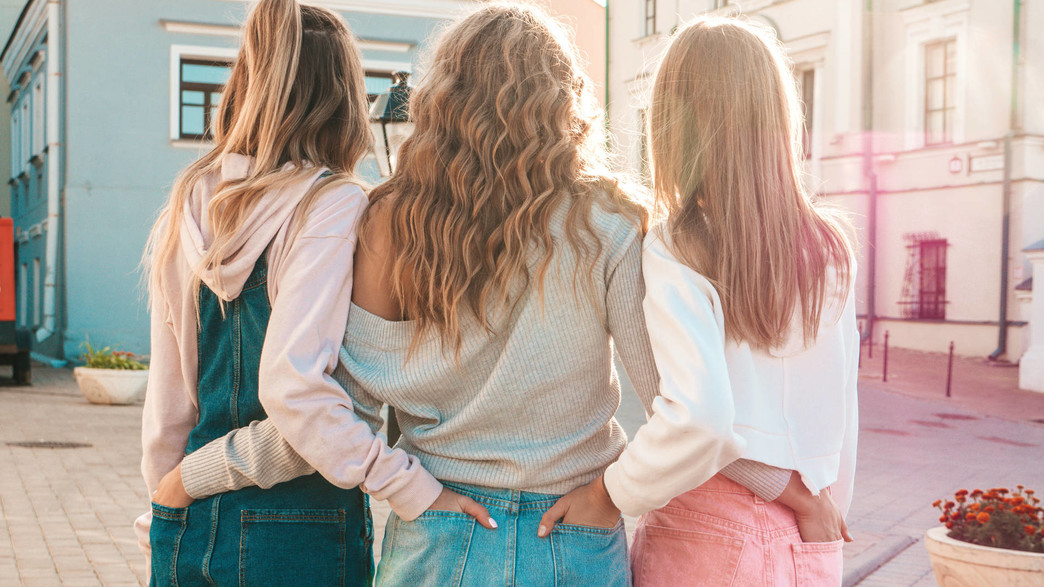 שלוש אחיות, שלוש נשים