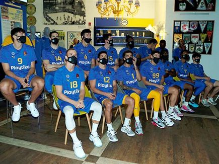 פנים חדשות, ישנות (אלן שיבר)