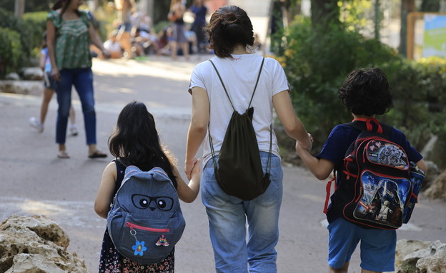 פתיחת שנת הלימודים בצל הקורונה (צילום: אוליבר פיטוסי, פלאש 90) פתיחת שנת הלימודים בצל הקורונה (צילום: אוליבר פיטוסי, פלאש 90)