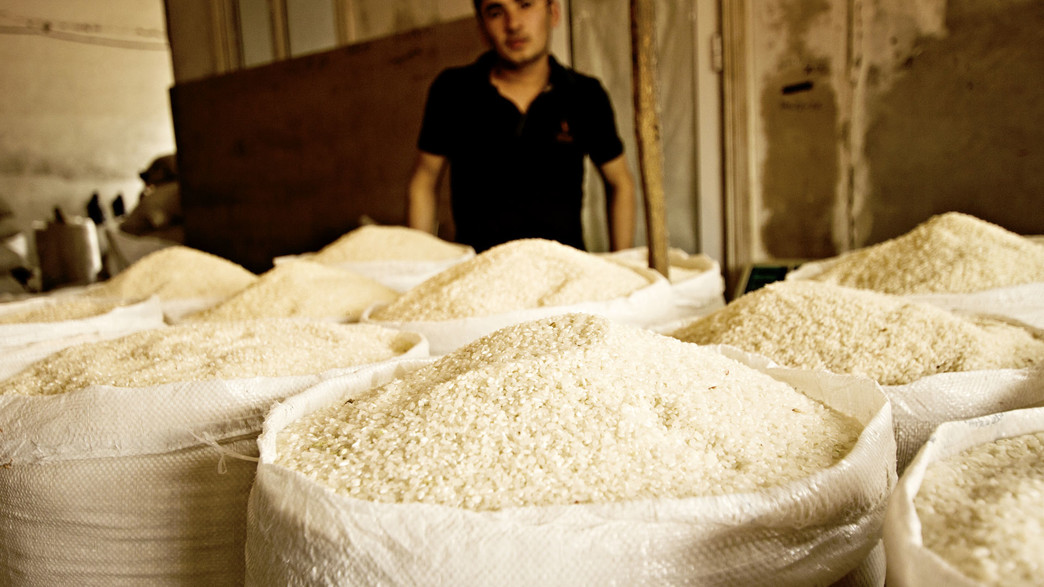 אורז למכירה בשוק בבאקורה באוזבקיסטן אורז למכירה בשוק בבאקורה באוזבקיסטן