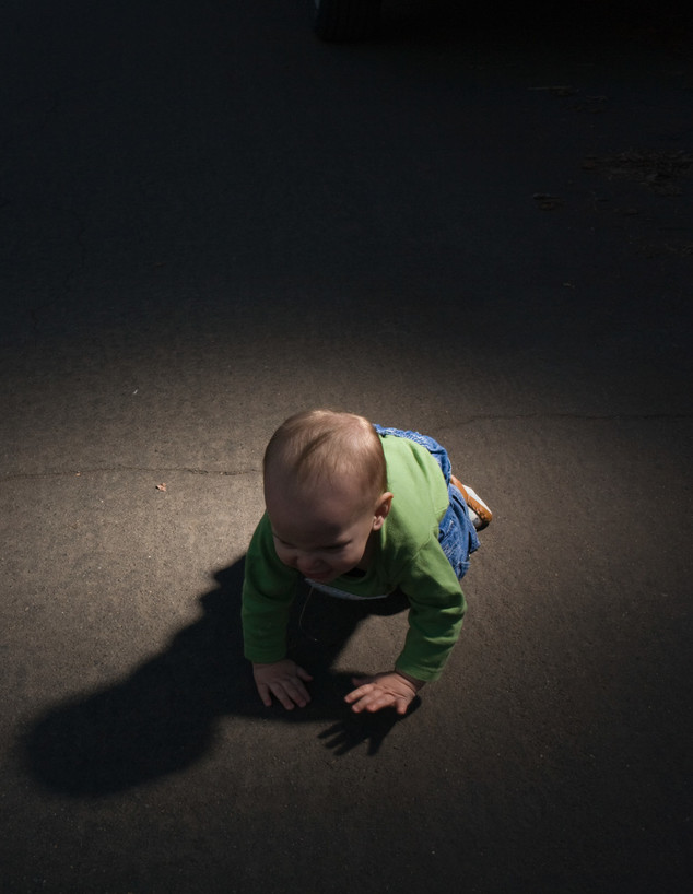תינוק על כביש (אילוסטרציה: Image Source, Getty Images)