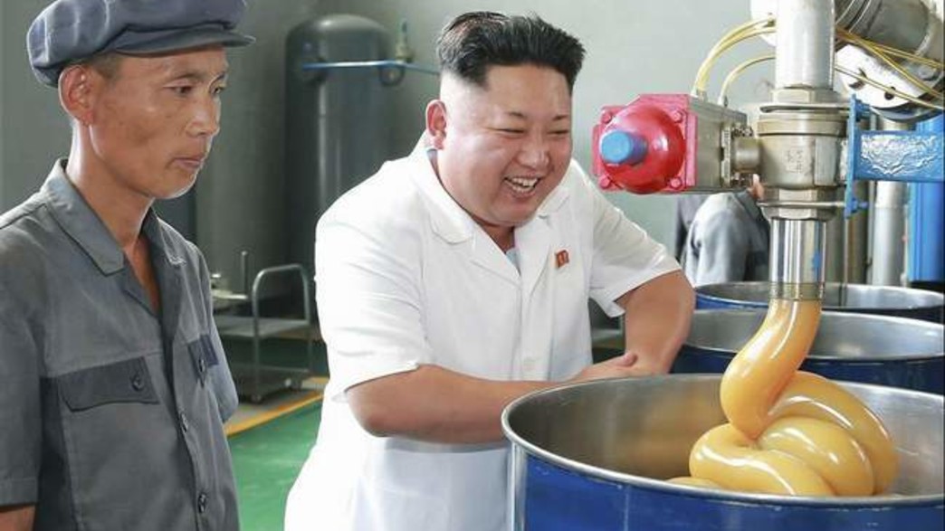 קים ג'ונג און - מסתכל על דברים