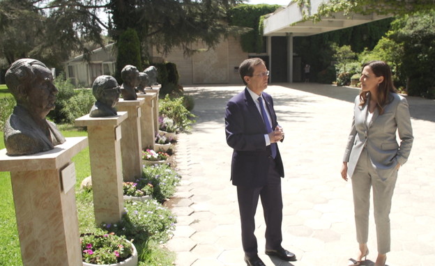 יונית לוי בראיון עם נשיא המדינה יצחק  הרצוג (צילום: חדשות 12)