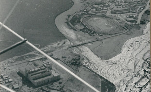 נמל תל אביב רידינג ואצטדיון המכביה משוער שנות השלושים (צילום: באדיבות ארכיון צה"ל במשרד הביטחון)