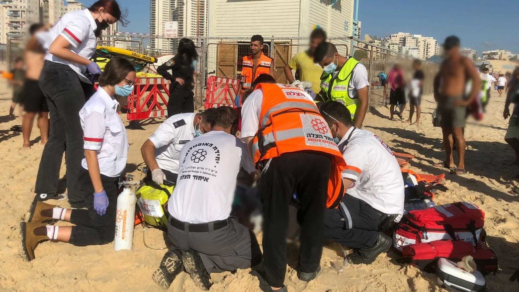 גבר טבע למוות בחוף הנפרד בבת ים גבר טבע למוות בחוף הנפרד בבת ים