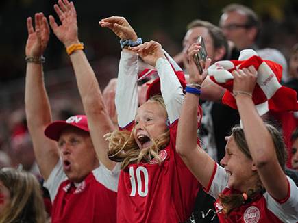 האוהדים בפארקן נהנו מכל רגע (GETTY)