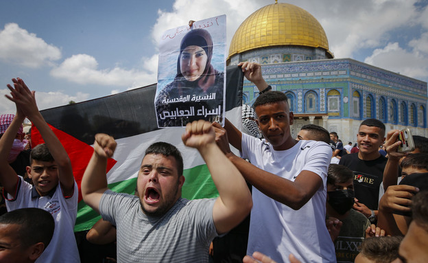 פלסטינים מפגינים בתמיכה במילוטם של ששת האסירים הפל (צילום: פלאש 90, פלאש/90 )