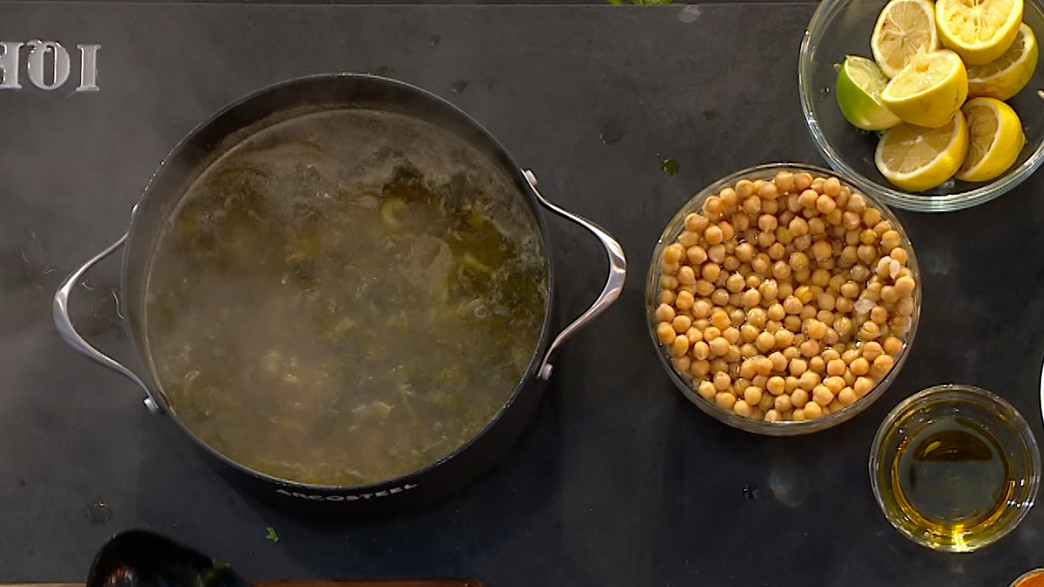 קציצות עם תבשיל חומוס של חיים כהן קציצות עם תבשיל חומוס של חיים כהן