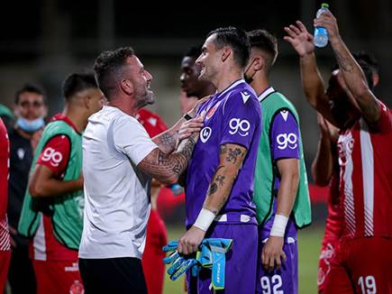 האדומים מאושרים אחרי הניצחון (מאור אלקסלסי)